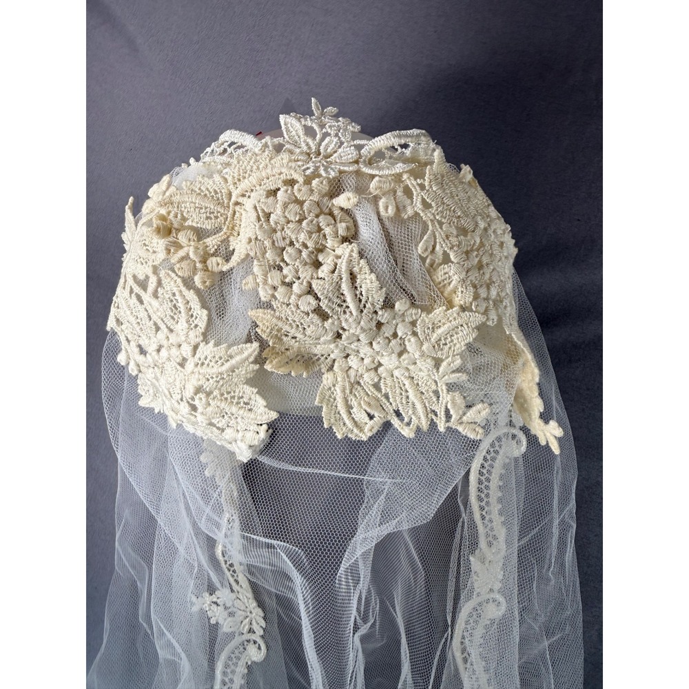 Vintage Mantilla-Style Bridal Veil.